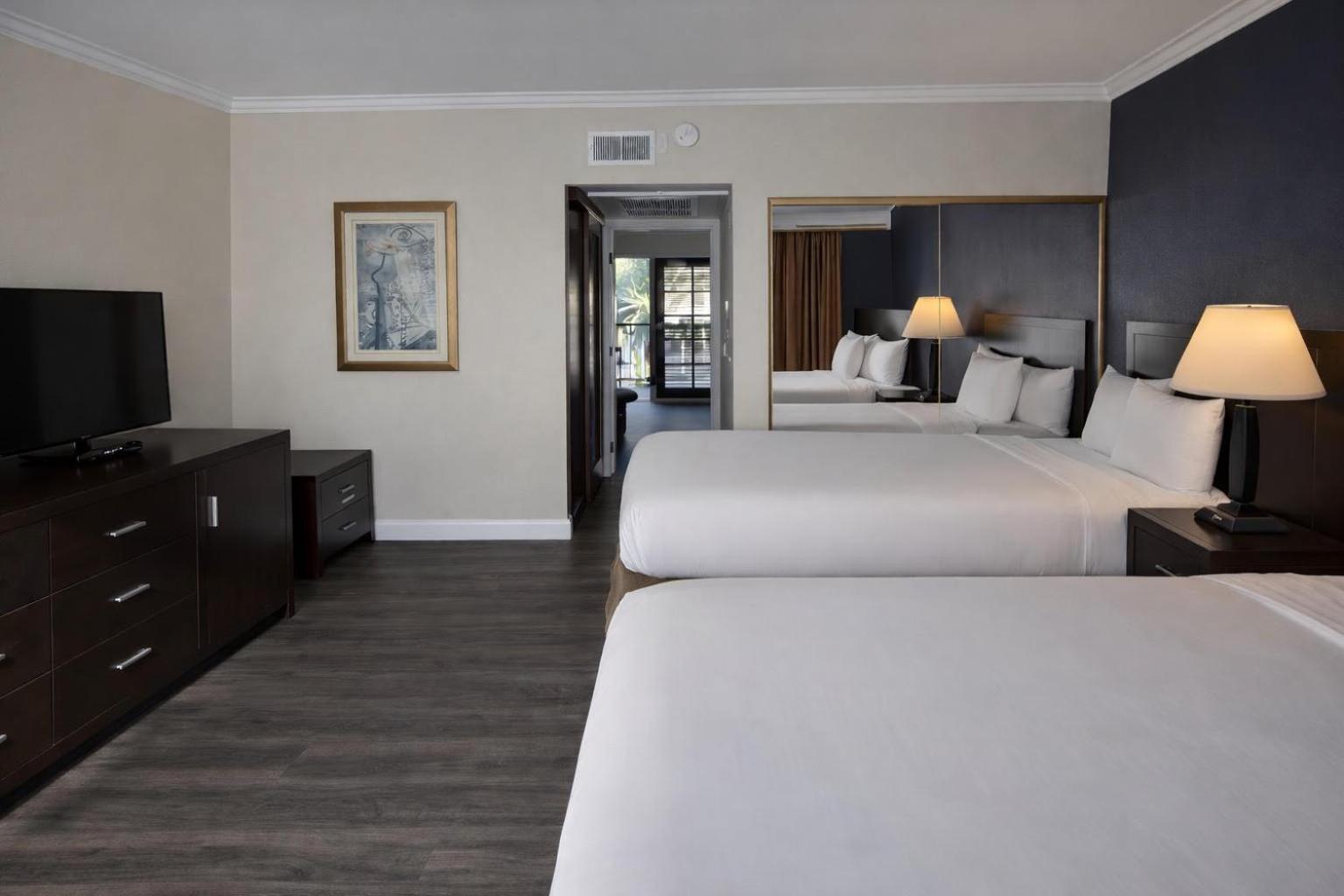 Queen Suite Two Queen Beds Sofa Bed Courtyard View,1742643383:JPEG
