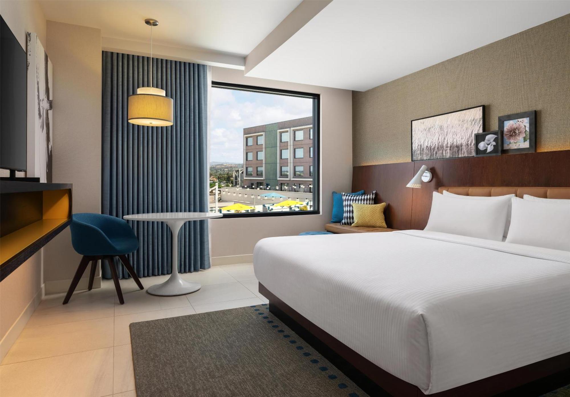 King Room Pool View